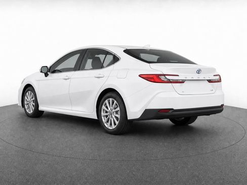 Used 2025 Toyota Camry LE FWD image 3