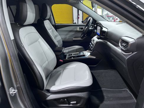 Used 2021 Ford Explorer XLT w/ Equipment Group 202A image 16