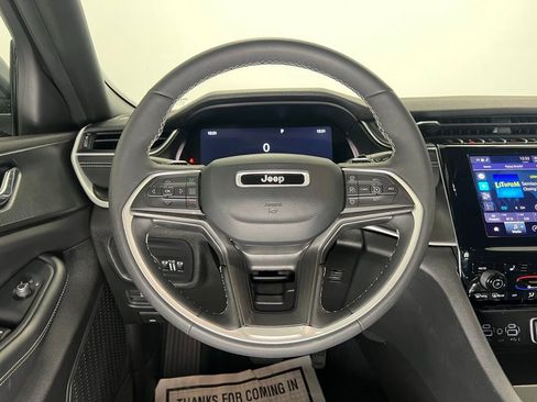 Used 2024 Jeep Grand Cherokee Altitude image 13