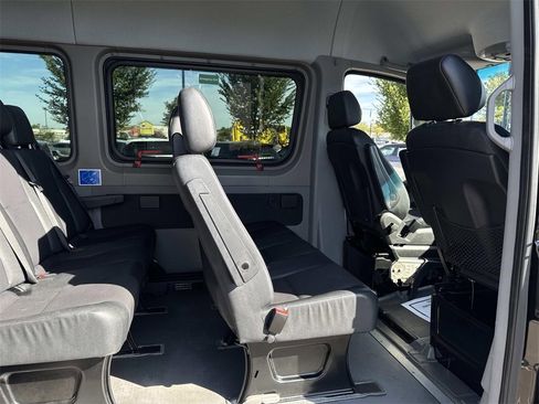 Used 2018 Mercedes-Benz Sprinter 2500 image 11