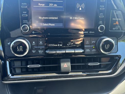 Used 2022 Toyota Highlander XSE FWD image 21