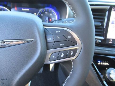 New 2026 Chrysler Pacifica Select image 19