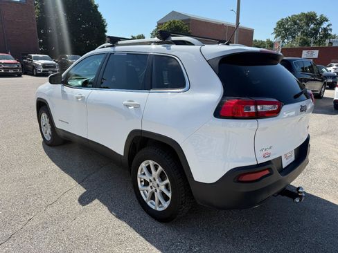Used 2018 Jeep Cherokee Latitude AWD/4WD image 7