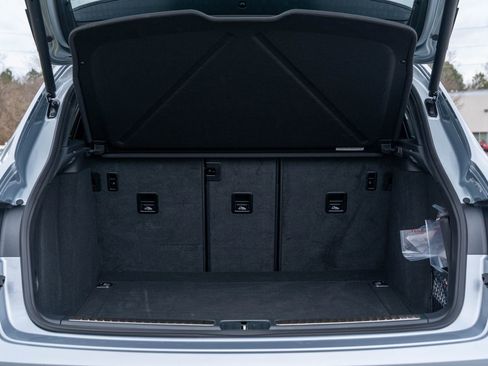 Certified 2025 Porsche Macan image 15