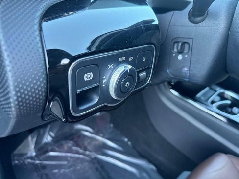 Used 2022 Mercedes-Benz CLA 250 4MATIC image 36