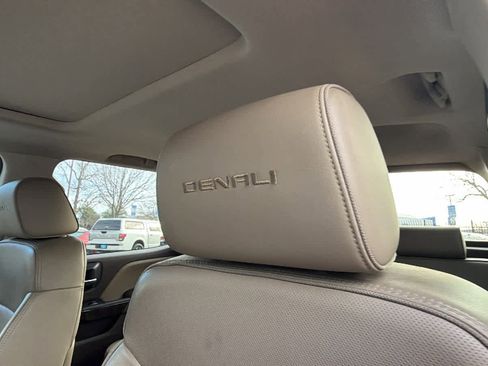 Used 2015 GMC Sierra 2500 Denali w/ Driver Alert Package image 11