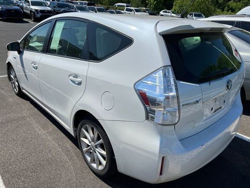 Used 2013 Toyota Prius V Five FWD image 4