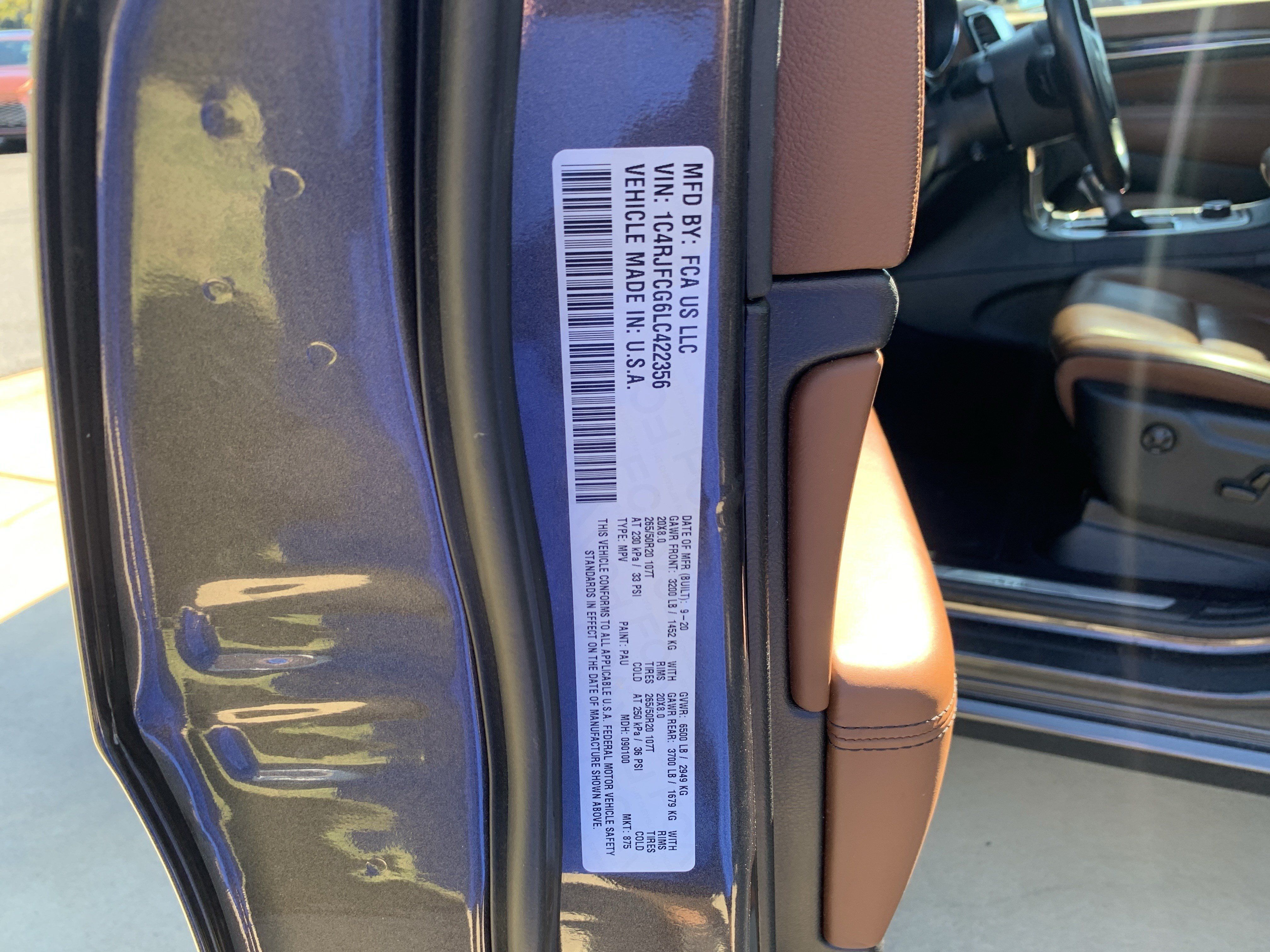 Used 2020 Jeep Grand Cherokee Overland AWD/4WD image 36
