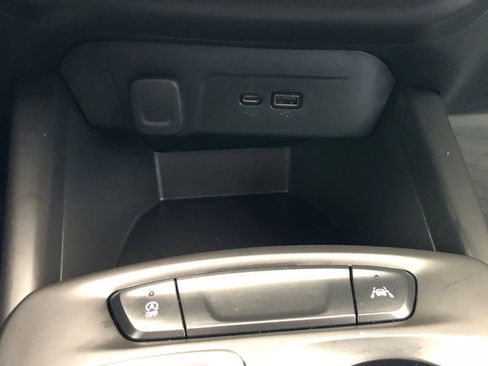 Used 2024 Chevrolet Trax RS w/ Sunroof Package FWD image 26