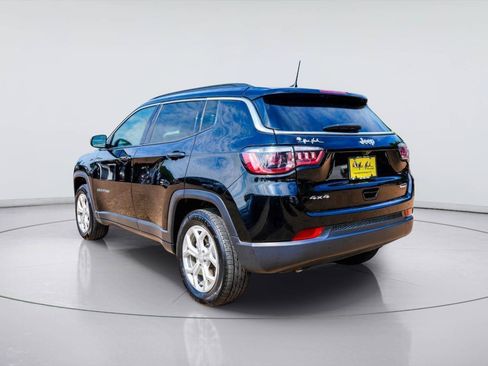 Used 2024 Jeep Compass Latitude AWD/4WD image 4