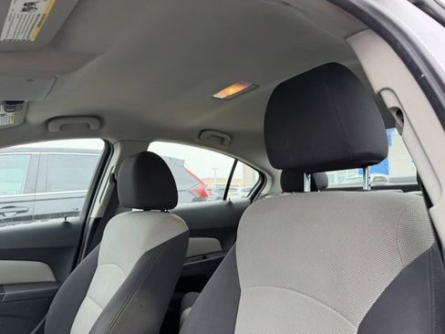 Used 2013 Chevrolet Cruze LS image 6