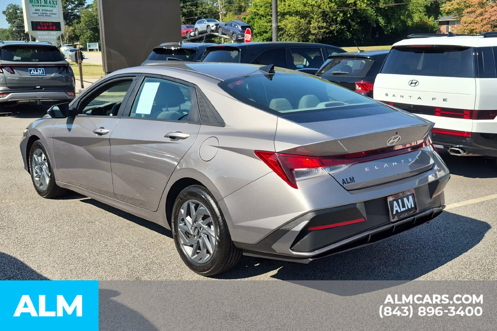 Certified 2024 Hyundai Elantra SEL FWD image 9