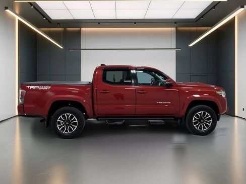 Used 2020 Toyota Tacoma TRD Sport w/ Technology Package AWD/4WD image 7