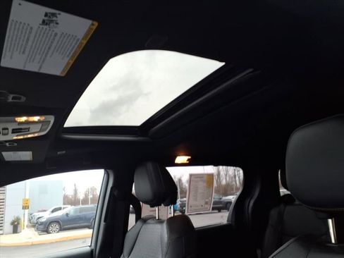 Certified 2025 Toyota Sienna XLE Woodland Edition image 14