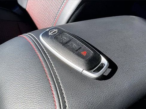 Certified 2025 Nissan Kicks SR image 33