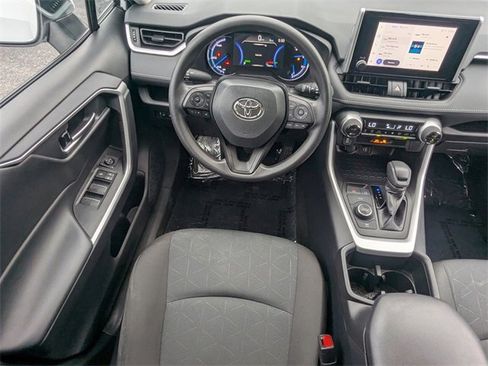 Used 2025 Toyota RAV4 XLE image 17