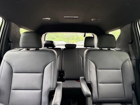 Used 2025 Chevrolet Traverse LT AWD/4WD image 36