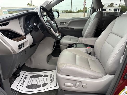 Used 2016 Toyota Sienna image 12