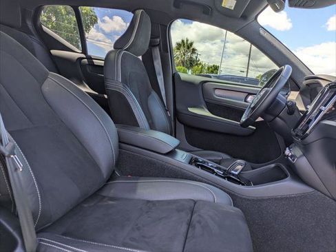 Used 2021 Volvo XC40 T5 R-Design w/ Climate Package AWD/4WD image 24