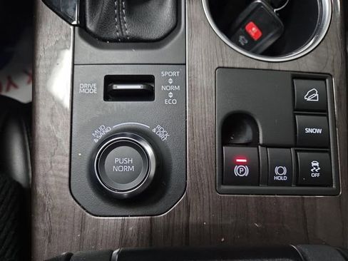 Used 2023 Toyota Highlander L image 26