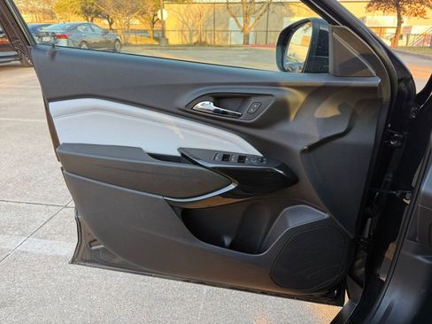 Used 2025 Chevrolet Trax LT image 20