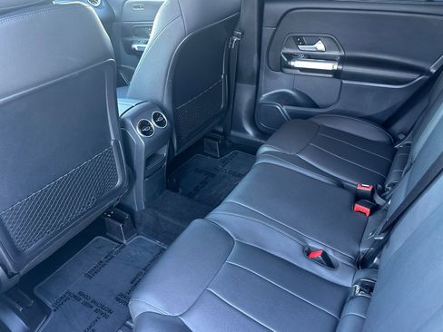 Used 2022 Mercedes-Benz GLB 250 4MATIC image 11