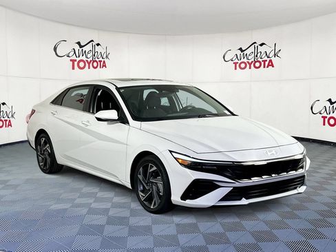Used 2025 Hyundai Elantra SEL FWD image 3