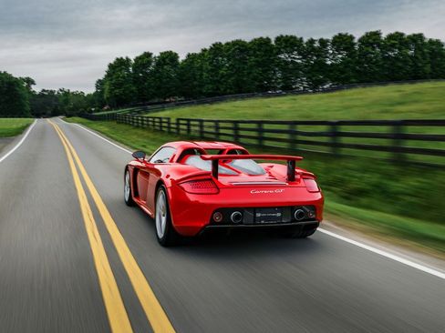 Used 2005 Porsche Carrera GT RWD image 2