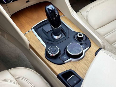 Used 2018 Alfa Romeo Giulia Ti w/ Quick Order Package 22Z Lusso image 28