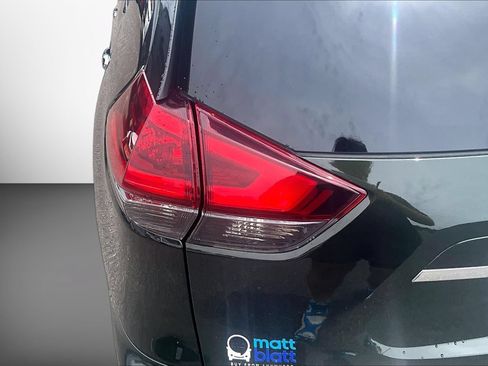Used 2018 Nissan Rogue SV AWD/4WD image 28