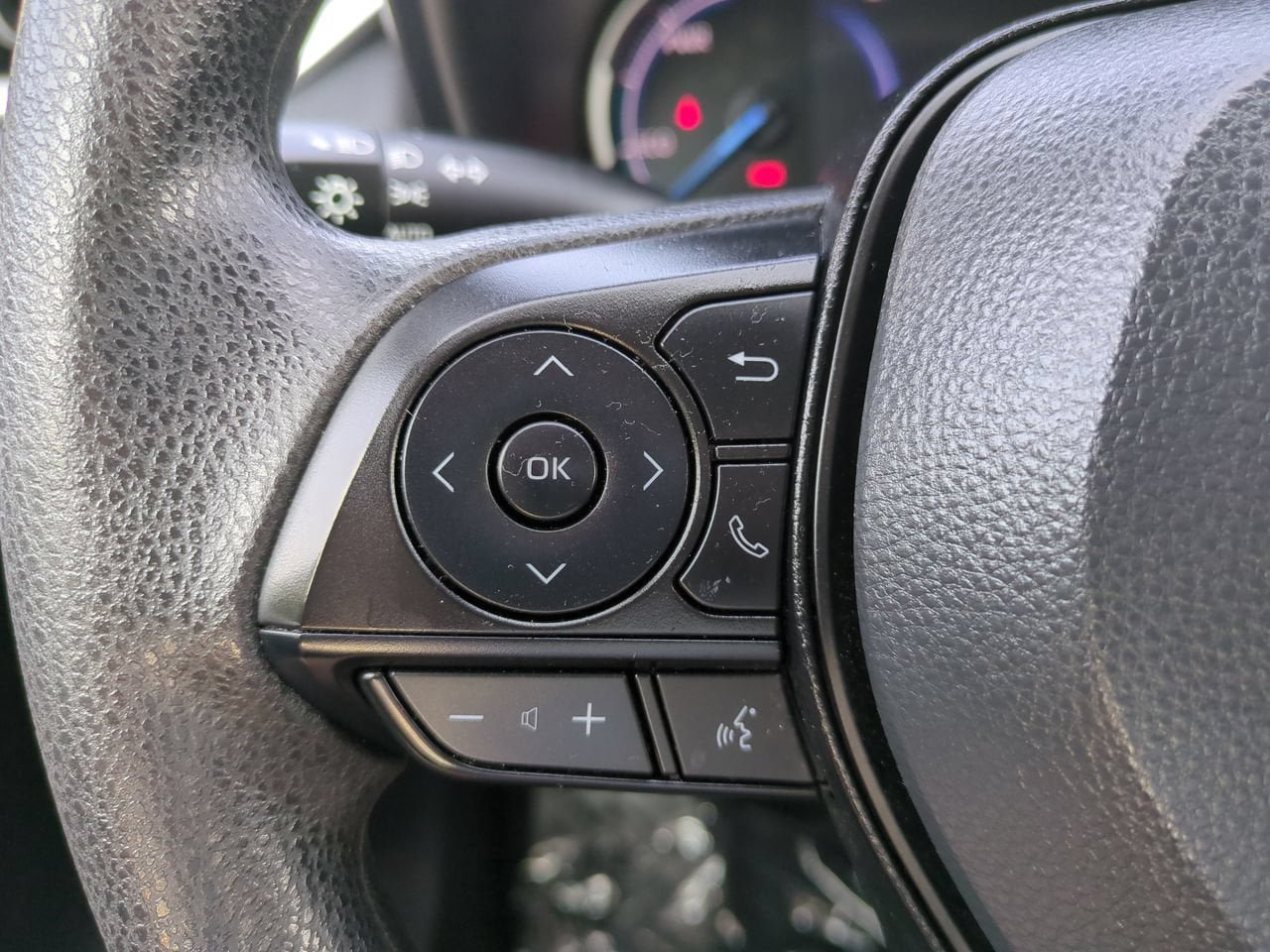 Used 2025 Toyota RAV4 XLE AWD/4WD image 23