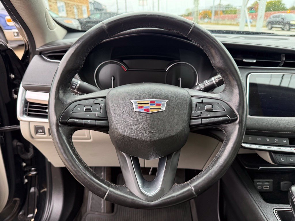 Used 2019 Cadillac XT4 Luxury w/ Cold Weather Package AWD/4WD image 31