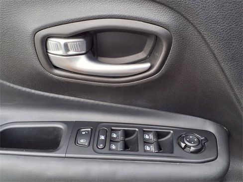 Used 2019 Jeep Renegade Altitude w/ Quick Order Package 2XM image 26