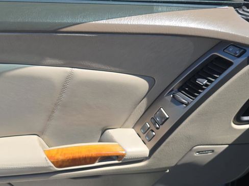 Used 2005 Cadillac XLR RWD image 14