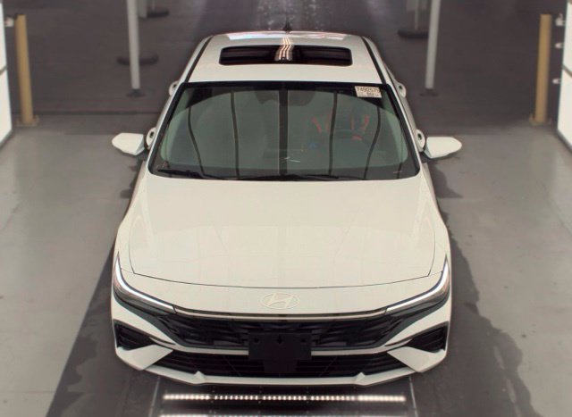 Used 2025 Hyundai Elantra Limited FWD image 2