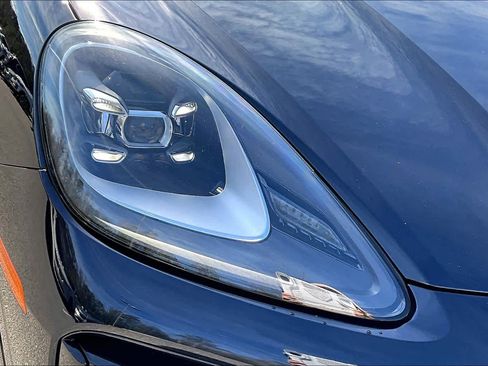 Used 2020 Porsche Cayenne Turbo image 29