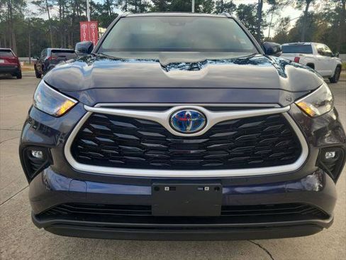 Certified 2023 Toyota Highlander XLE image 4