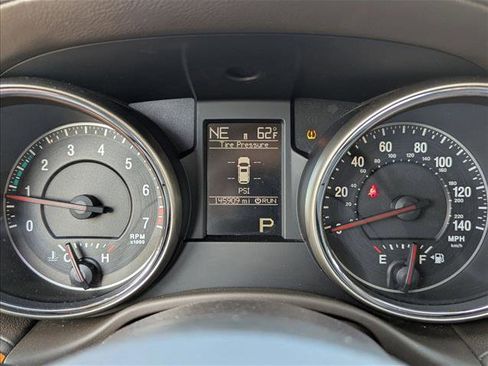 Used 2011 Jeep Grand Cherokee Overland image 11