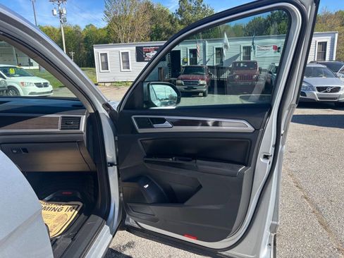 Used 2019 Volkswagen Atlas SE image 11