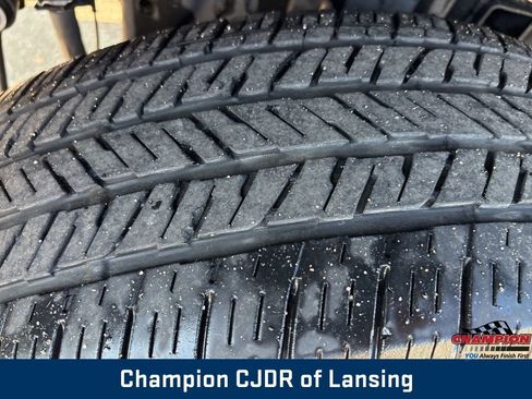 Used 2022 Jeep Gladiator Sport image 11