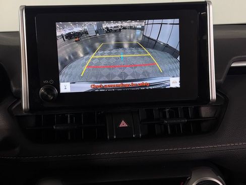 Used 2025 Toyota RAV4 XLE AWD/4WD image 17