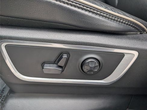 Used 2019 RAM 1500 Laramie w/ Sport Appearance Package AWD/4WD image 22