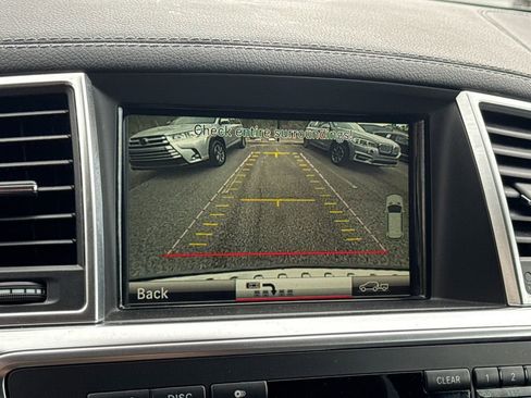 Used 2014 Mercedes-Benz GL 450 4MATIC image 33
