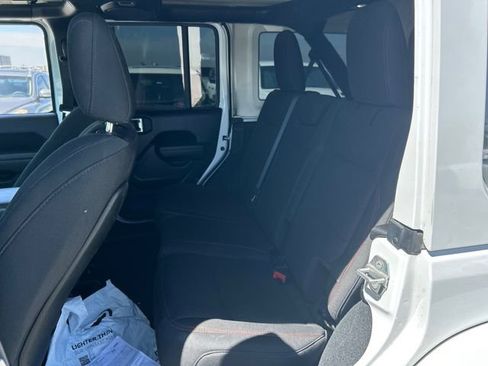 Used 2022 Jeep Wrangler Unlimited Rubicon w/ Safety Group image 9