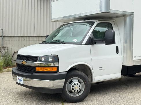New 2026 Chevrolet Express 4500 w/ Power Convenience Package RWD image 3