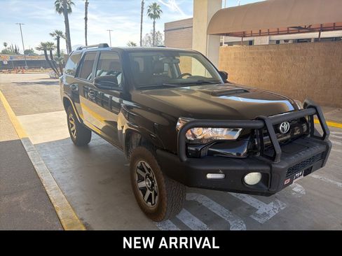Used 2018 Toyota 4Runner TRD Off-Road Premium AWD/4WD image 3