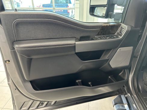 Used 2023 Ford F250 Lariat w/ Chrome Package image 12