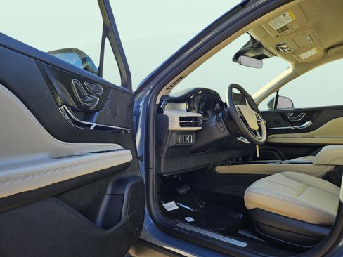 New 2026 Lincoln Corsair Premiere image 10