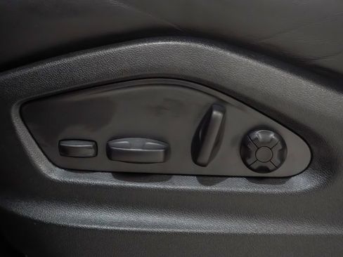 Certified 2025 Porsche Cayenne Coupe image 24