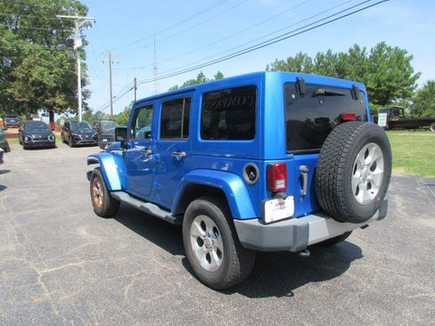 Used 2015 Jeep Wrangler Unlimited Sahara AWD/4WD image 7